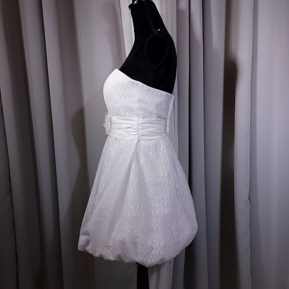 David's Bridal Galina Short and Strapless Bubble Hem White Formal Dress Size 10 - Picture 3 of 11